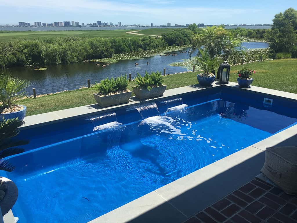 Cocktail pool - Leisure Pools Harmony