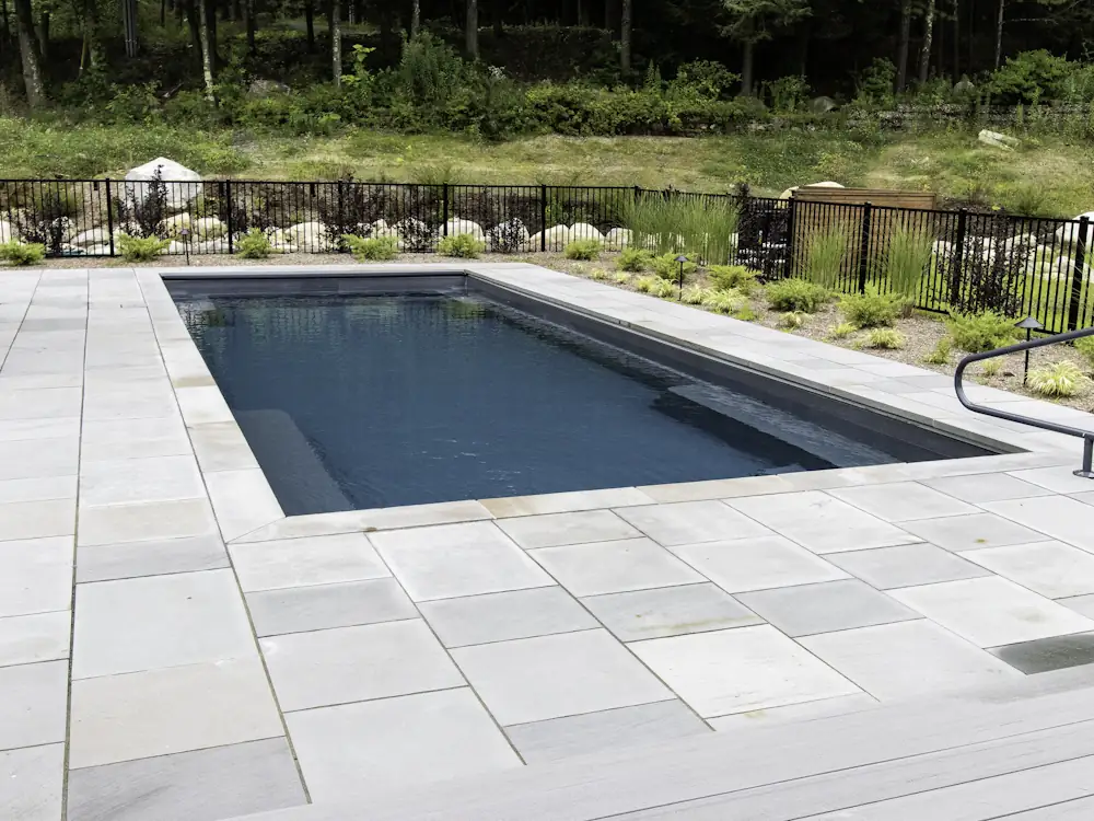 Tips & FAQ on choosing between freeform or a rectangular pool