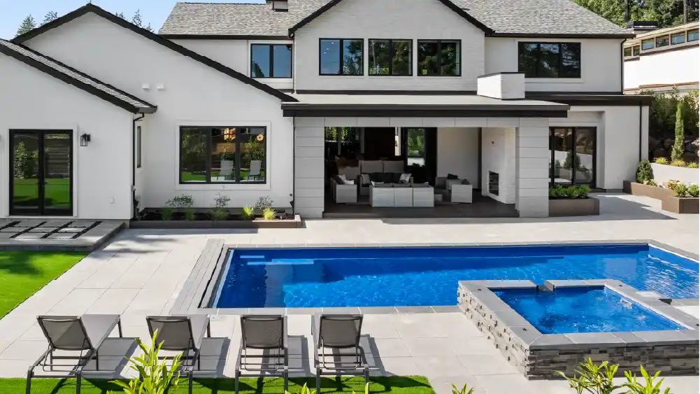 Leisure Pools' Pinnacle 35' in Sapphire Blue