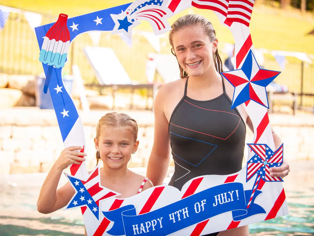 4th of July selfie frame by the swimming pool