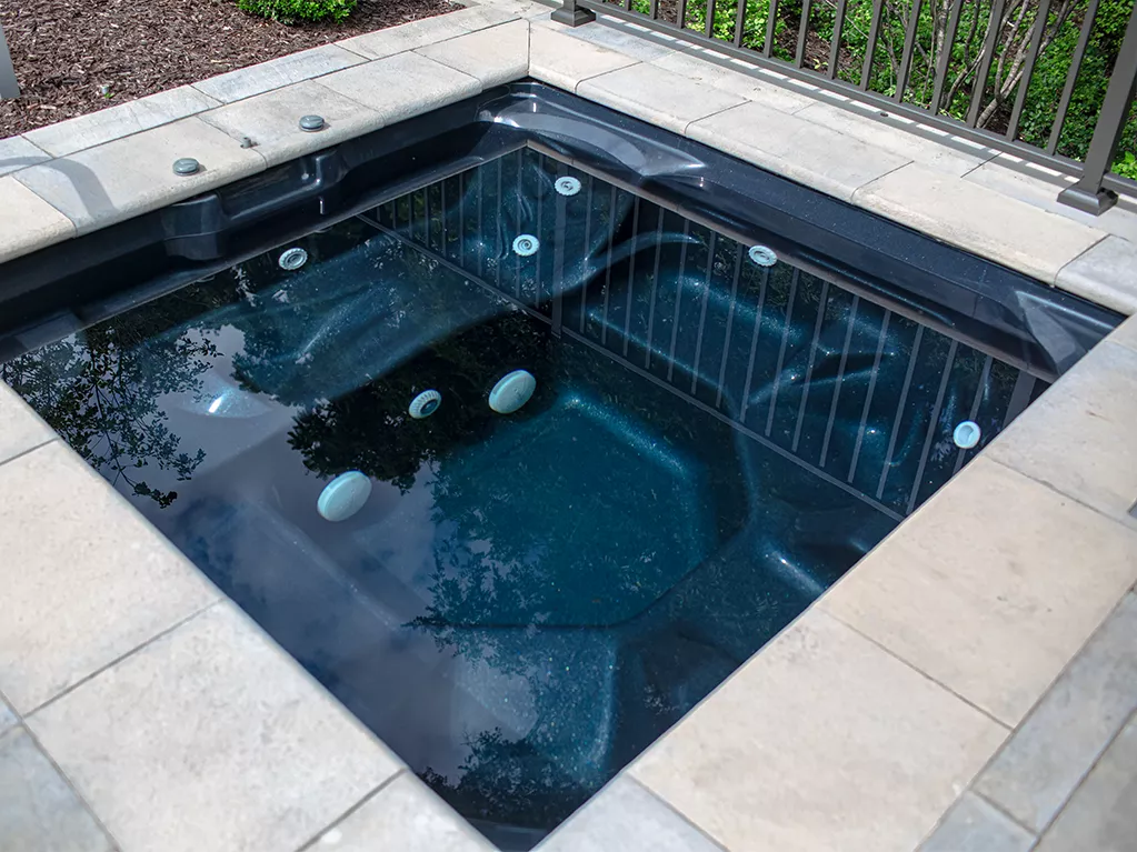 dark bottom spa