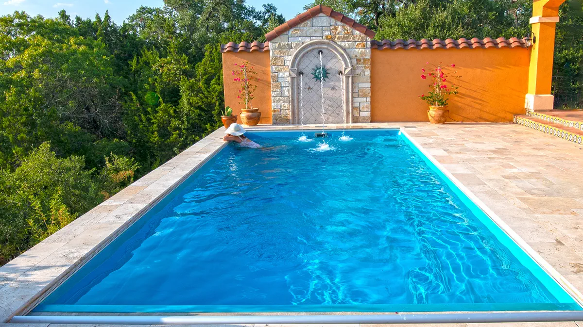 A Leisure Pools Reflection fiberglass swimming pool, installed in Texas.